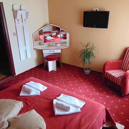 Hotel Serpanok Tyachiv Exterior photo