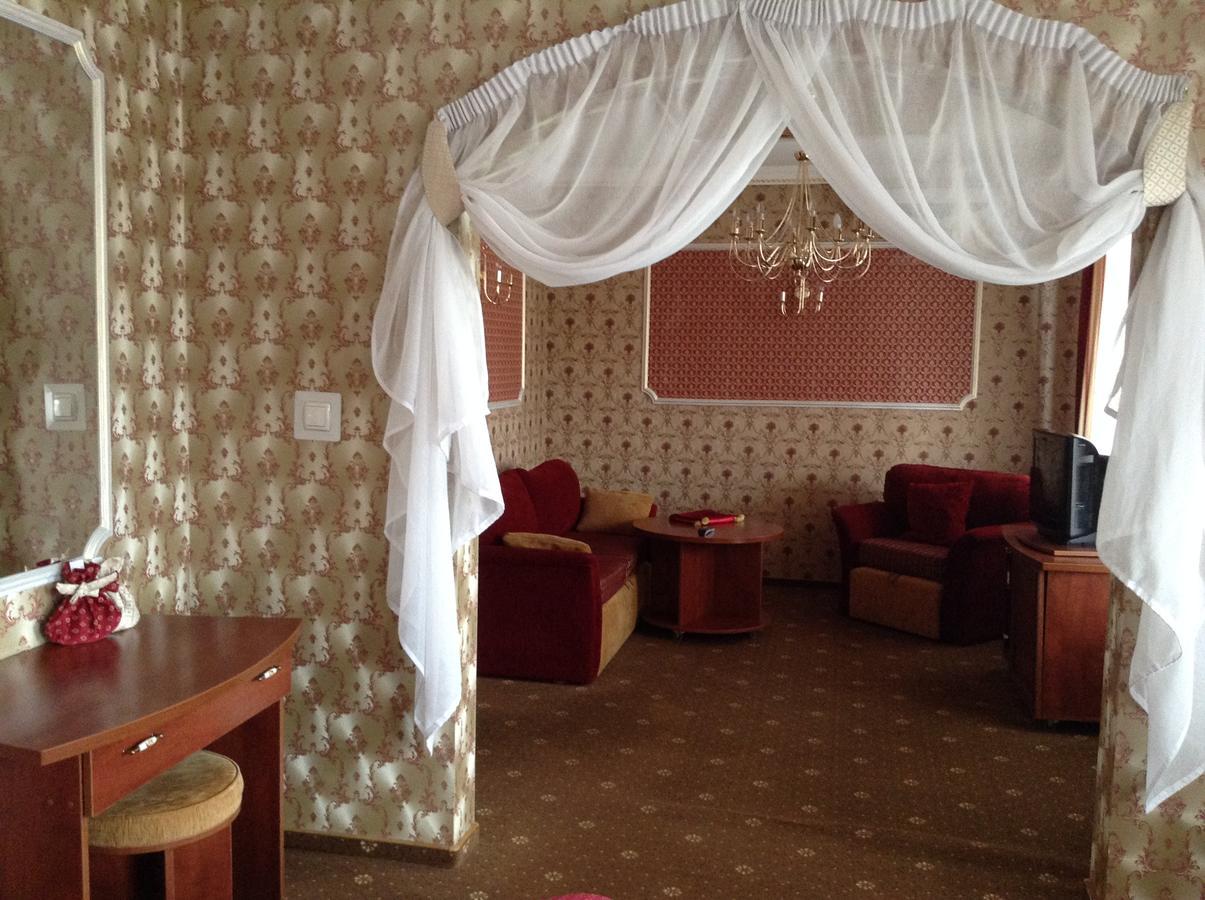 Hotel Serpanok Tyachiv Exterior photo
