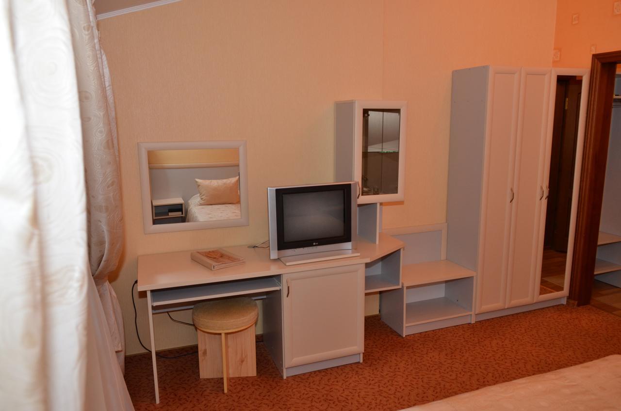 Hotel Serpanok Tyachiv Exterior photo