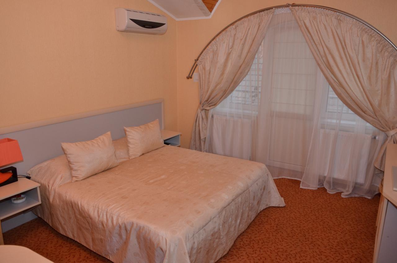 Hotel Serpanok Tyachiv Exterior photo