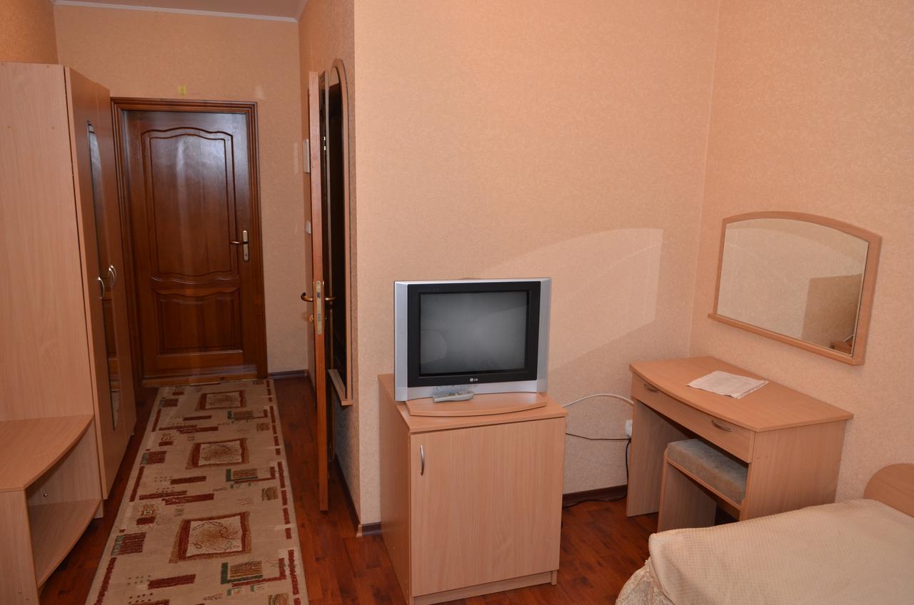 Hotel Serpanok Tyachiv Exterior photo