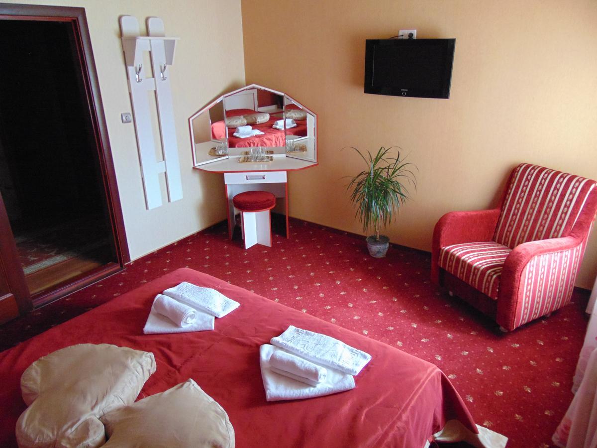 Hotel Serpanok Tyachiv Exterior photo