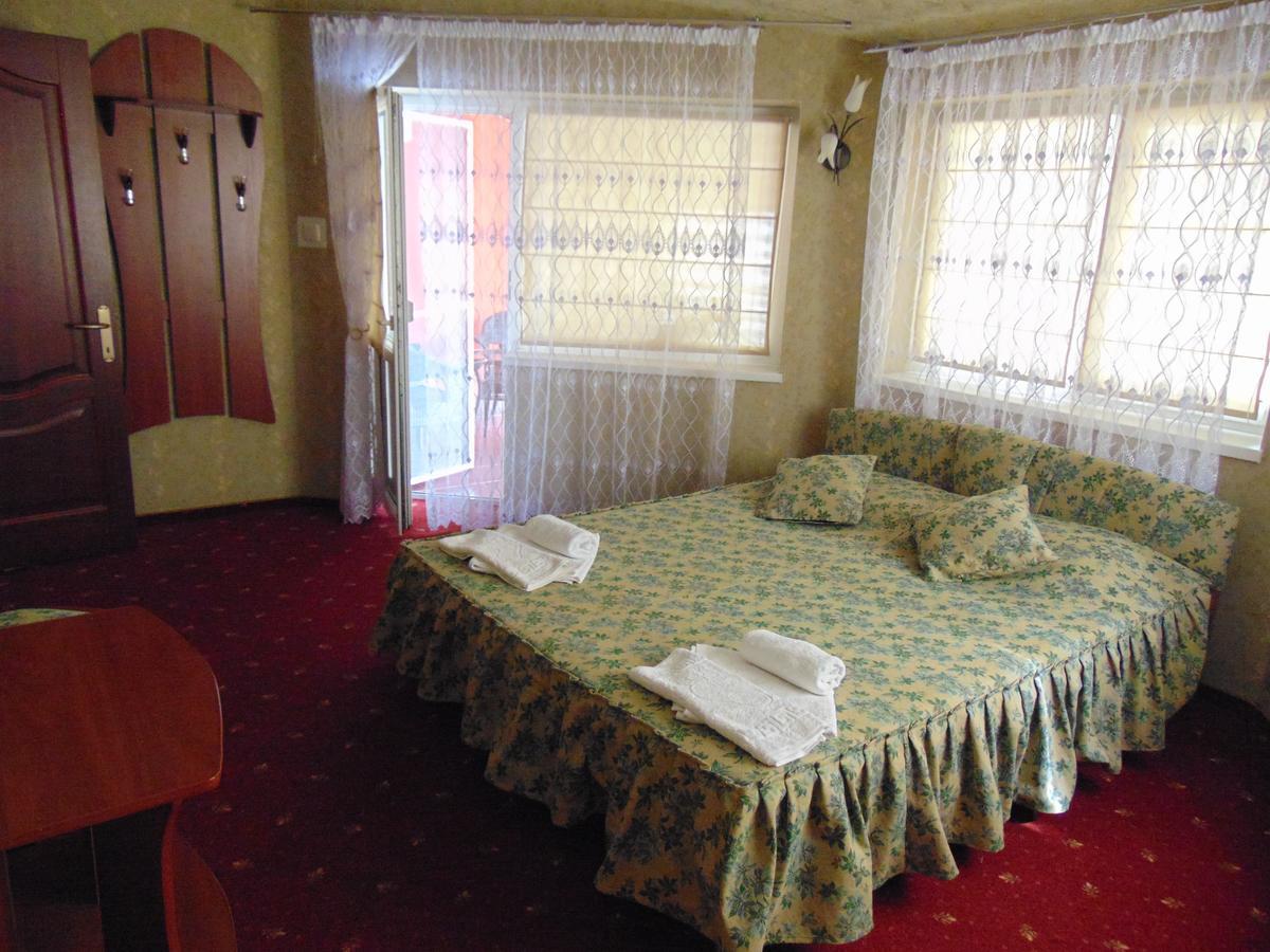 Hotel Serpanok Tyachiv Exterior photo