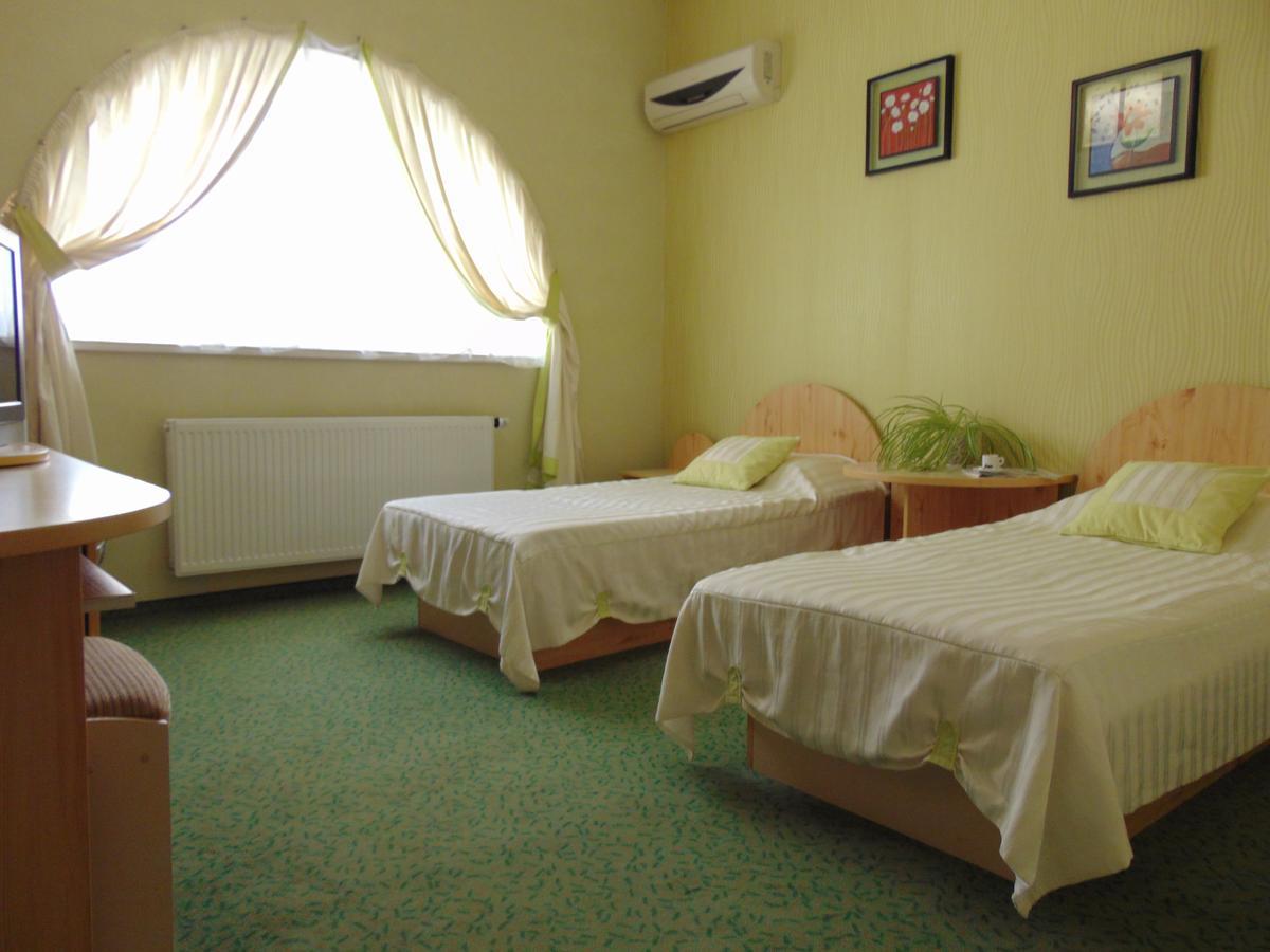 Hotel Serpanok Tyachiv Exterior photo