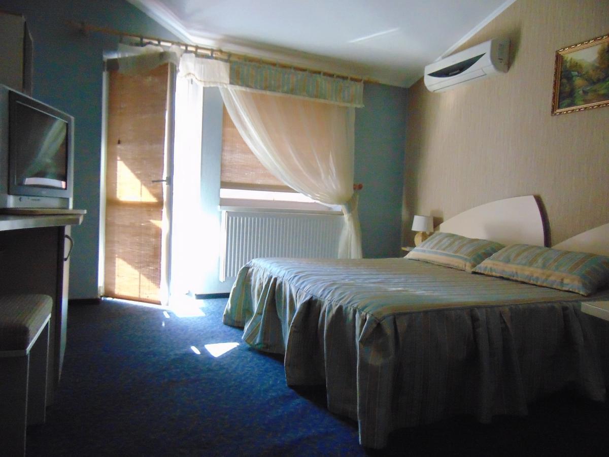 Hotel Serpanok Tyachiv Exterior photo
